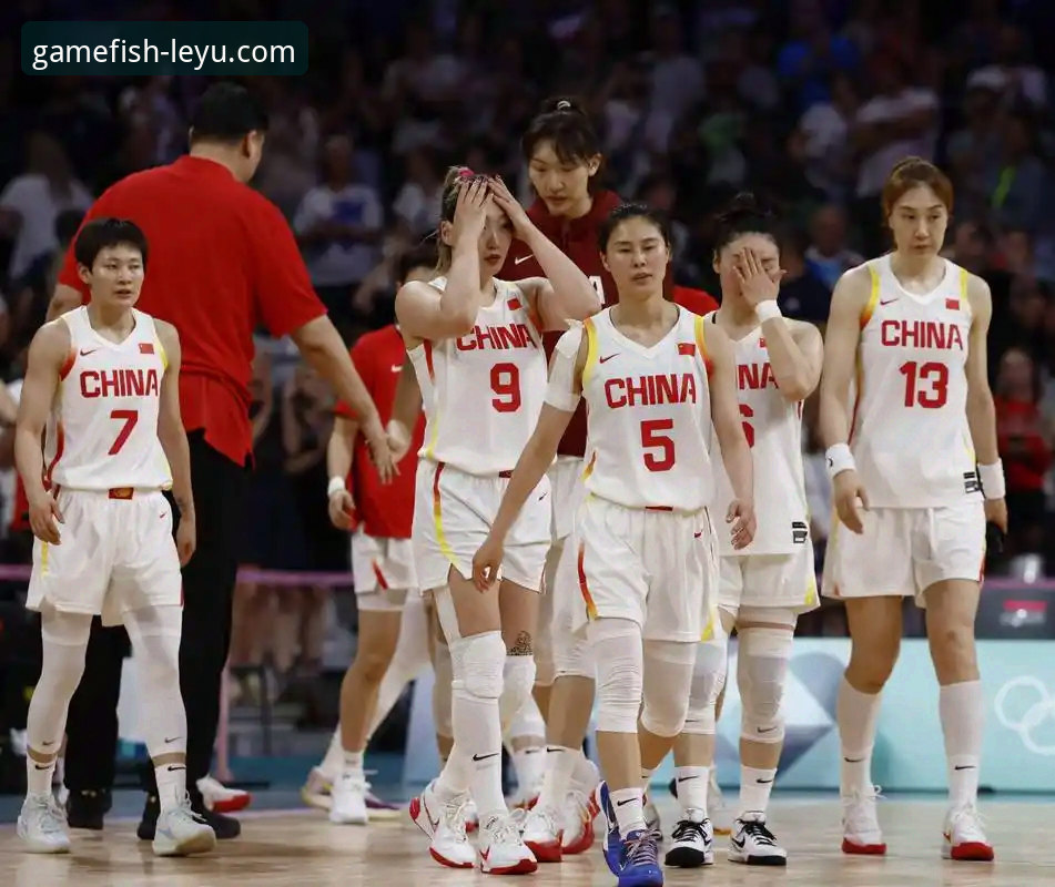 中国女篮战术调整与关键球员表现全面解析：一场资格赛的深度观察